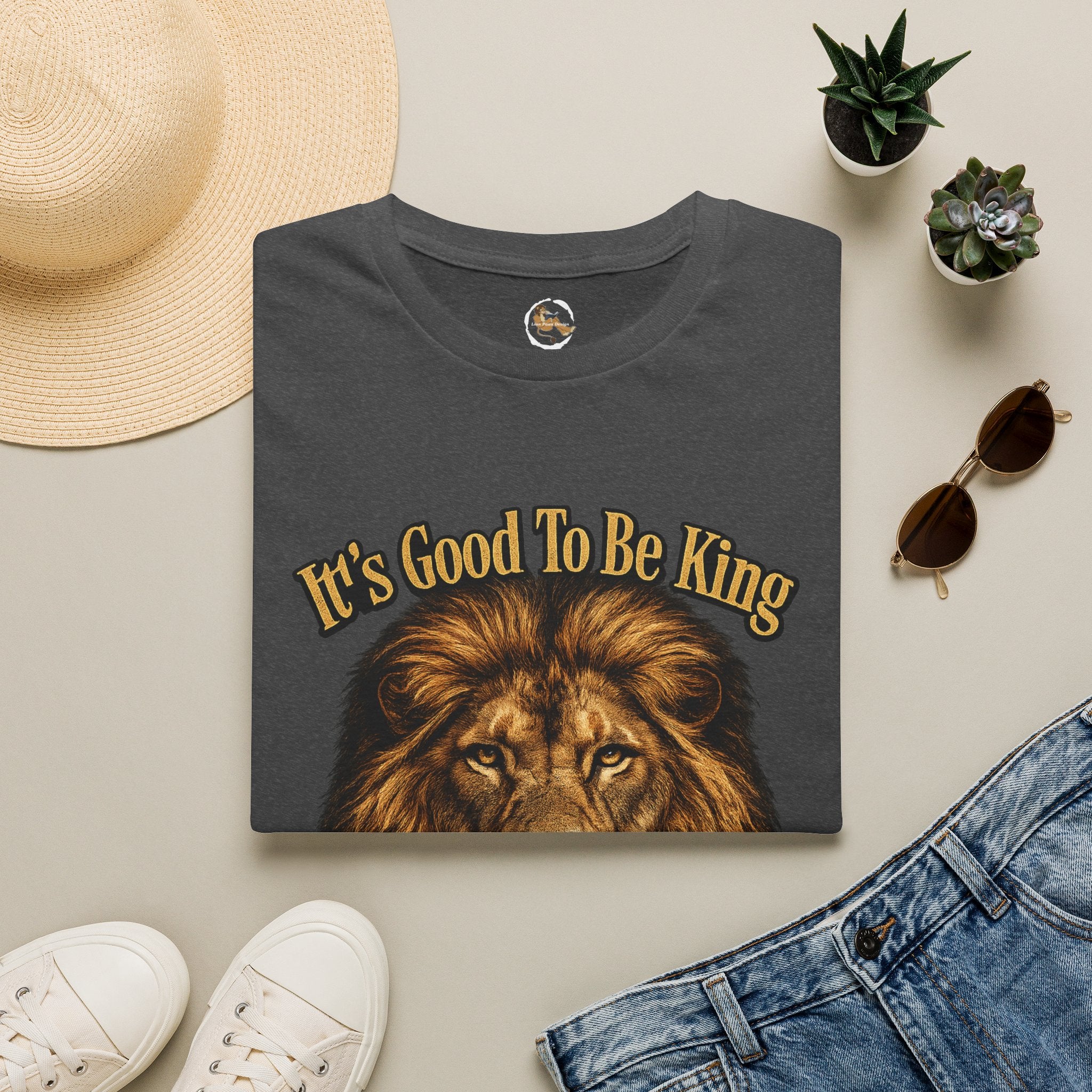 It's Good To Be King Lion Head T-Shirt | Vintage Animal Graphic Tee